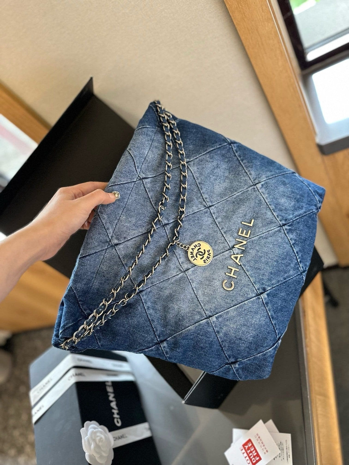 CHANEL 22 in denim small