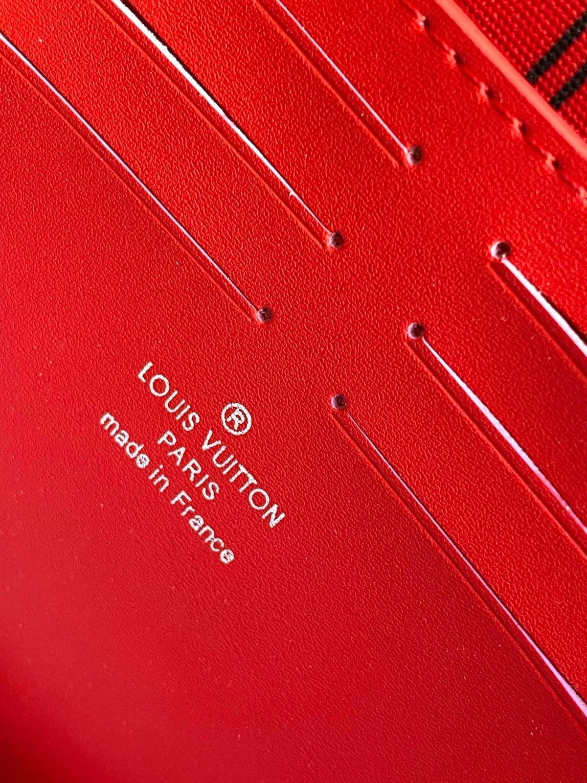 Louis Vuitton M12817 Pochette Voyage MM