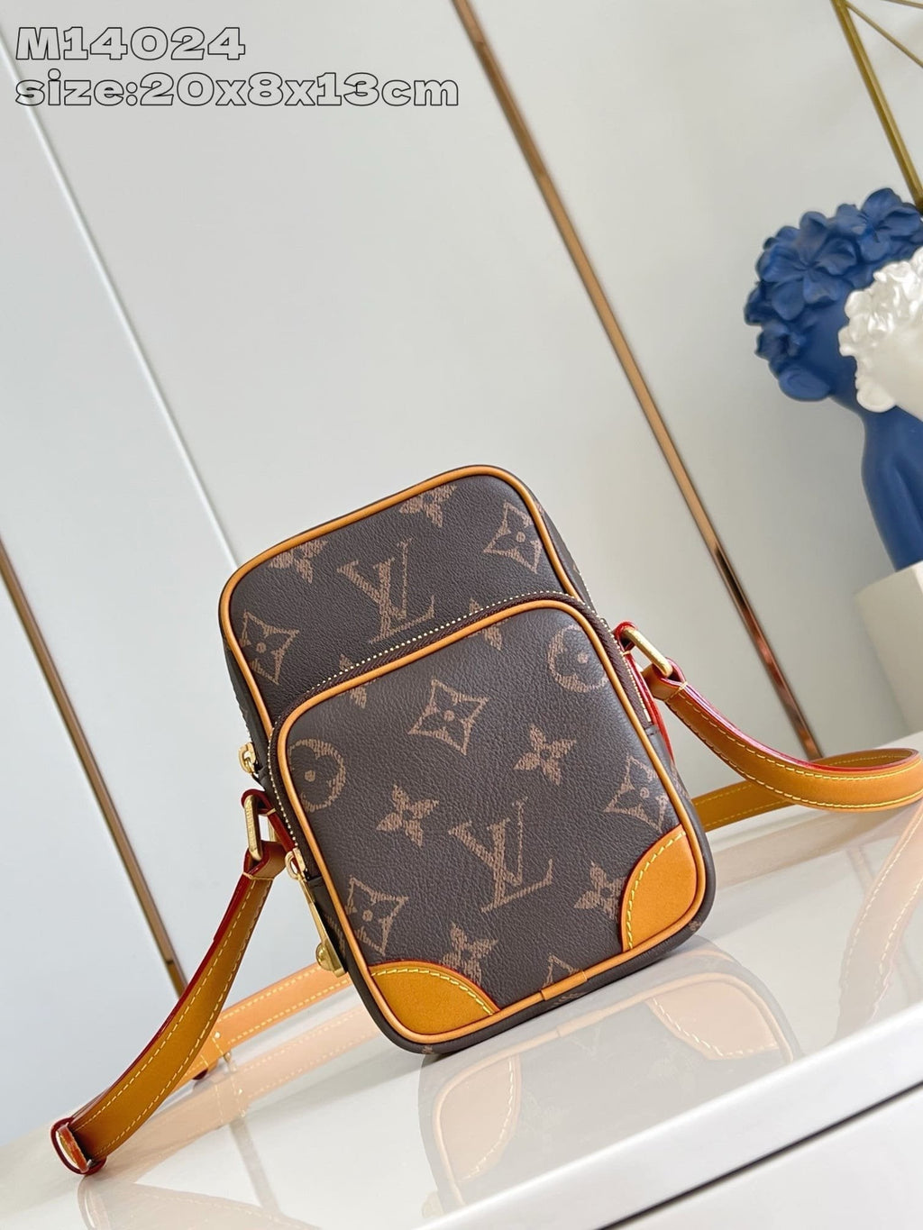 Louis Vuitton M14024 Amazone