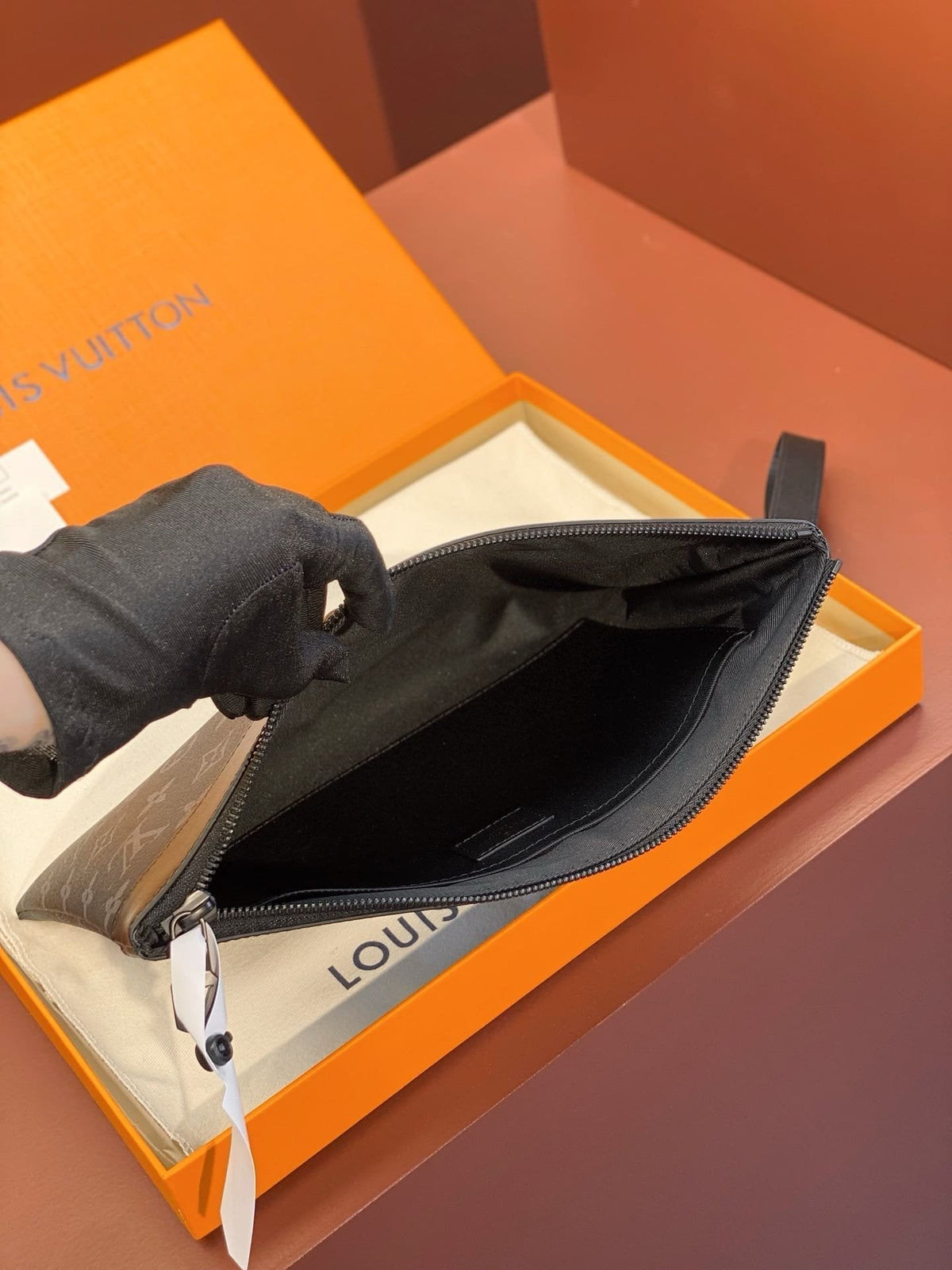 Louis Vuitton M81569 Pochette To-Go
